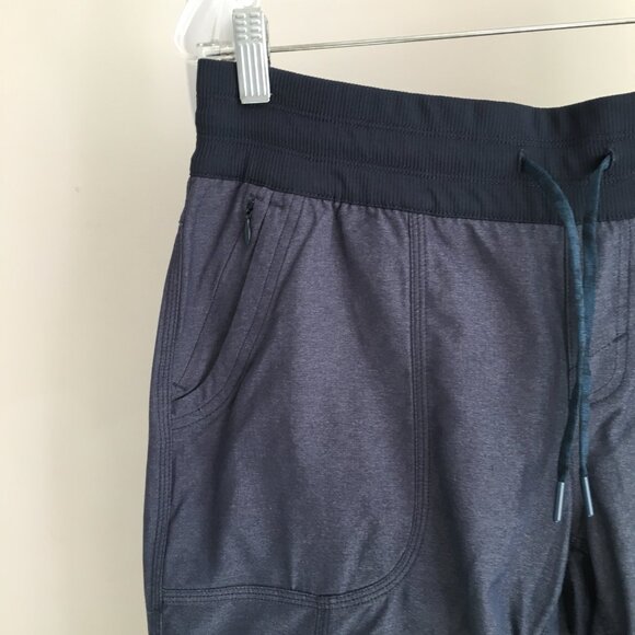 THE NORTH FACE Blue Drawstring Adjustable Side Length Cropped Activewear Pant - Picture 6 of 10